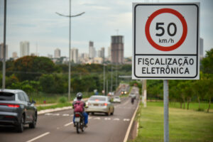 Leia mais sobre o artigo Locais com fiscalização eletrônica em Rondonópolis estão sinalizados e identificados