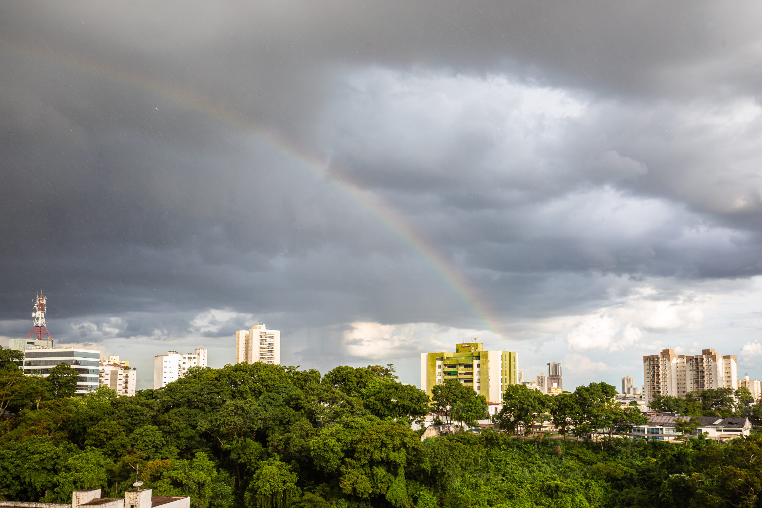 No momento, você está visualizando Cuiabá permanece em alerta para tempestades; risco de chuvas intensas atinge todos os municípios de MT