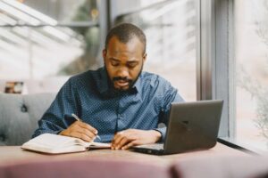 Leia mais sobre o artigo MOVER oferece 50 mil bolsas em cursos de idiomas
