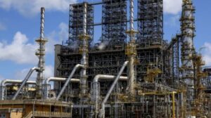 Leia mais sobre o artigo G7 de energia se reuniu nesta terça-feira para discutir liberação de reservas de petróleo, dizem fontes