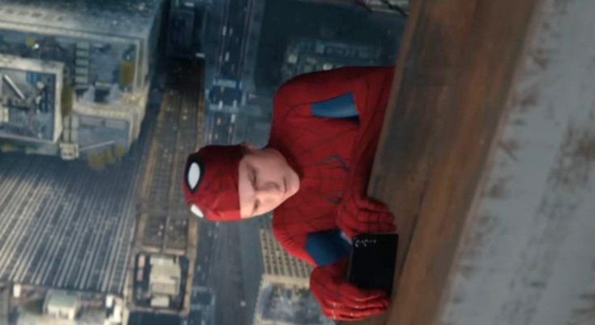 No momento, você está visualizando Homem-Aranha virou fã da Samsung e agora usa um Galaxy Z Flip