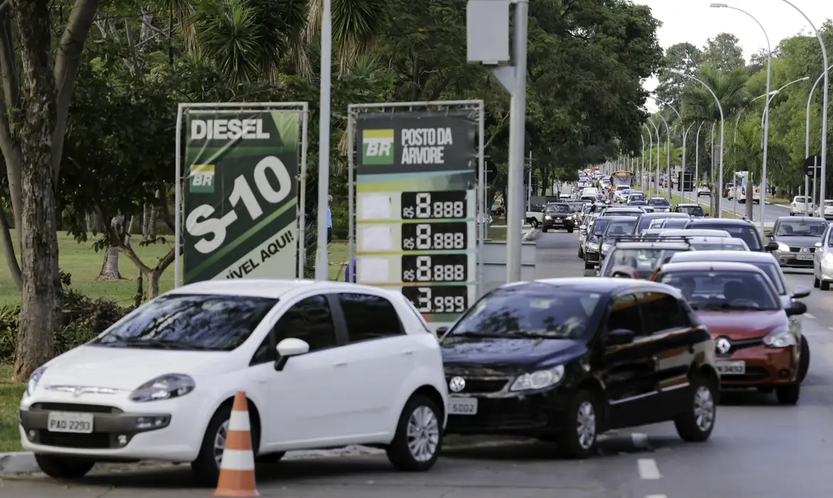 No momento, você está visualizando Governo Federal propõe que estados zerem ICMS do diesel importado