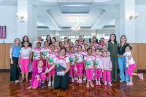 Leia mais sobre o artigo Simininas e alunos da rede municipal participam de atividade cultural no Cine Teatro Cuiabá