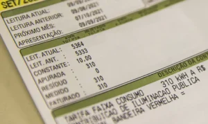 Leia mais sobre o artigo Aumento da conta de luz deve pesar 0,4 p.p. na inflação deste ano