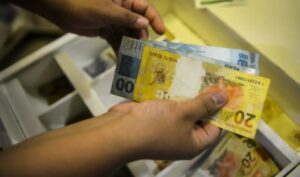 Leia mais sobre o artigo Governo propõe salário mínimo de R$ 1.717 em 2027