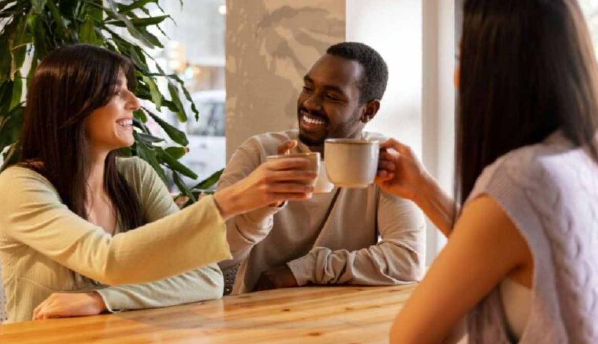 No momento, você está visualizando “Coffee badging”; o que é e como esse fenômeno afeta sua imagem no trabalho