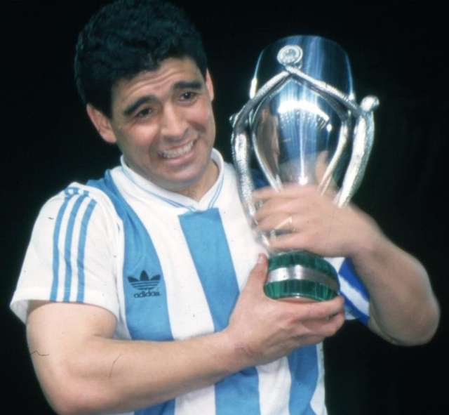 No momento, você está visualizando MARADONA: começa novo julgamento de equipe médica acusada de homicídio