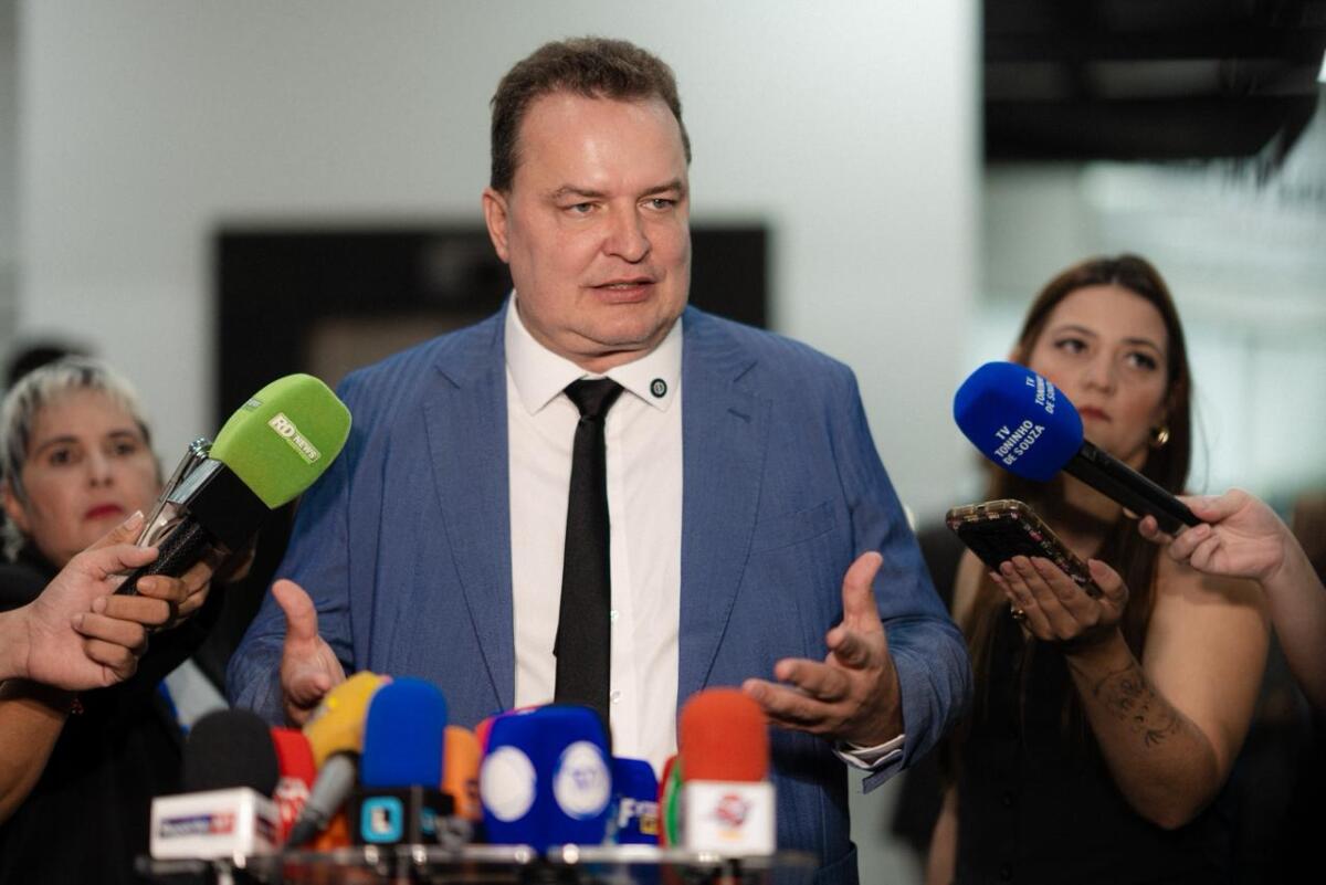 No momento, você está visualizando Max Russi defende direitos e piso salarial para 7 mil professores de creches