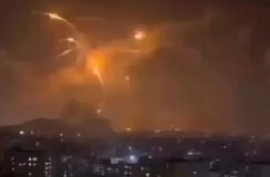 Leia mais sobre o artigo Irã dispara onda de mísseis contra Tel Aviv