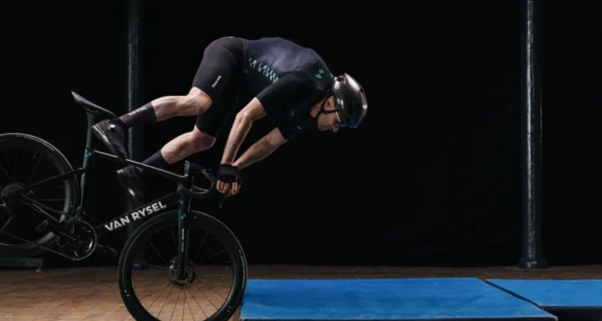 No momento, você está visualizando Roupa de ciclismo com airbag promete mais segurança sem comprometer desempenho