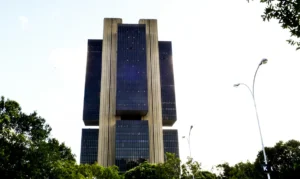 Leia mais sobre o artigo Copom adota cautela por tensões globais e expectativa da inflação