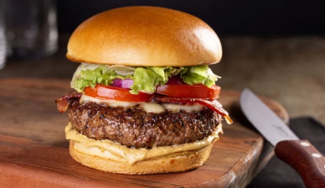 No momento, você está visualizando DIA DO HAMBÚRGUER: Fazer sanduíche em casa é 43% mais barato do que comer fora, aponta VR