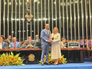 Leia mais sobre o artigo Governo de MT alcança 75% de crianças alfabetizadas na idade certa e é reconhecido pelo Senado