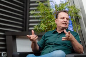 Leia mais sobre o artigo Lei de Max Russi agiliza diagnóstico da endometriose em MT e combate silêncio sobre a doença