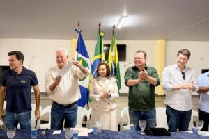 Leia mais sobre o artigo Max Russi articula parceria para construir 300 casas populares em Alto Garças