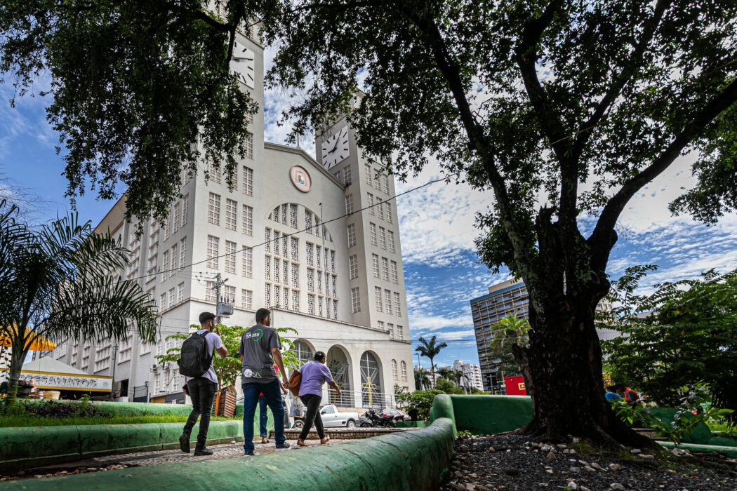 No momento, você está visualizando Prefeitura revitaliza Praça da República com apoio financeiro da Câmara de Cuiabá
