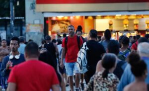 Leia mais sobre o artigo Desemprego chega a 5,8% no trimestre encerrado em abril, diz IBGE