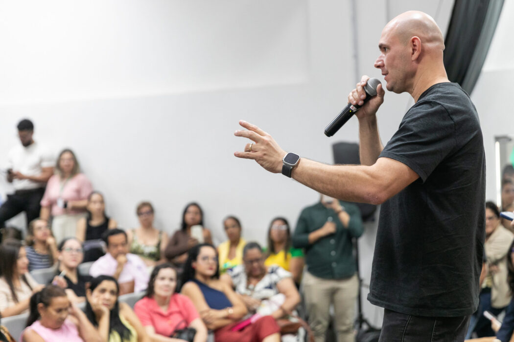 No momento, você está visualizando Prefeito reúne diretores e destaca investimentos, infraestrutura e acolhimento nas escolas