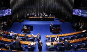Leia mais sobre o artigo Alcolumbre trava tramitação da PEC do fim da escala 6×1 no Senado