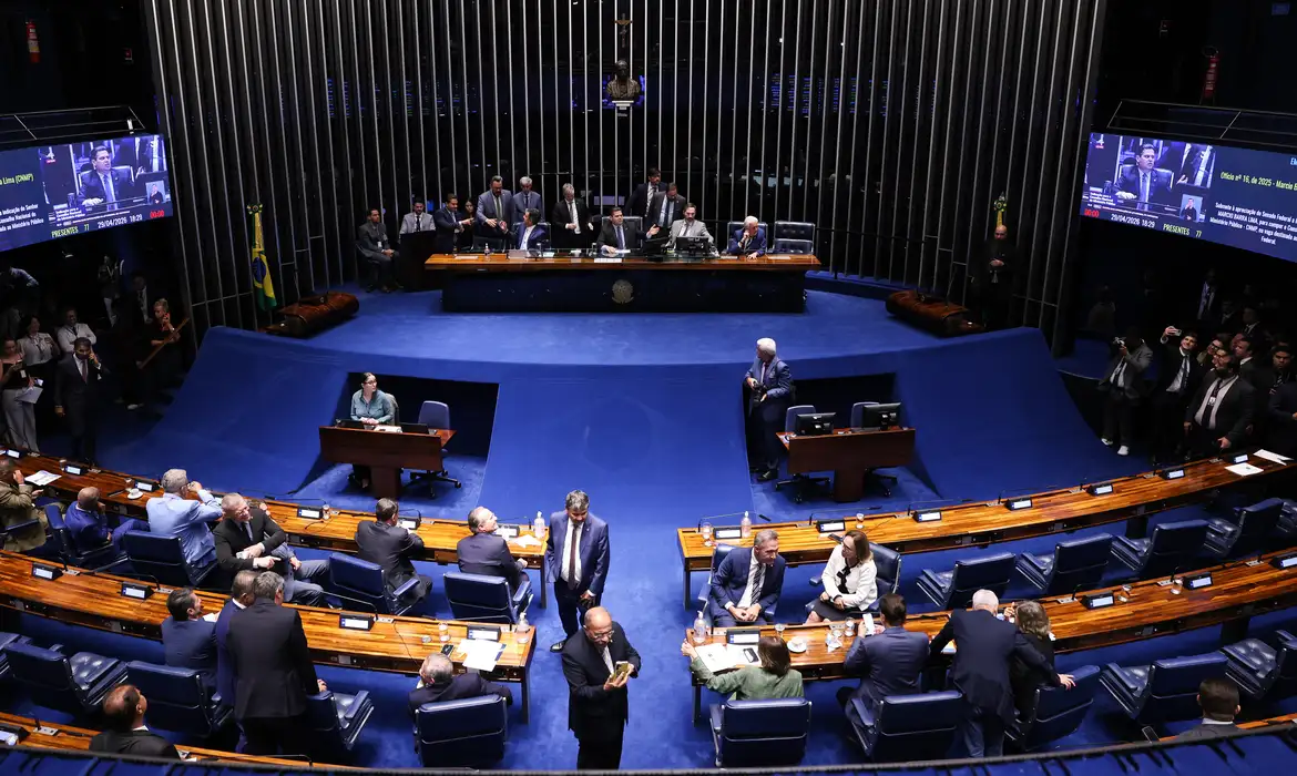 No momento, você está visualizando Alcolumbre trava tramitação da PEC do fim da escala 6×1 no Senado