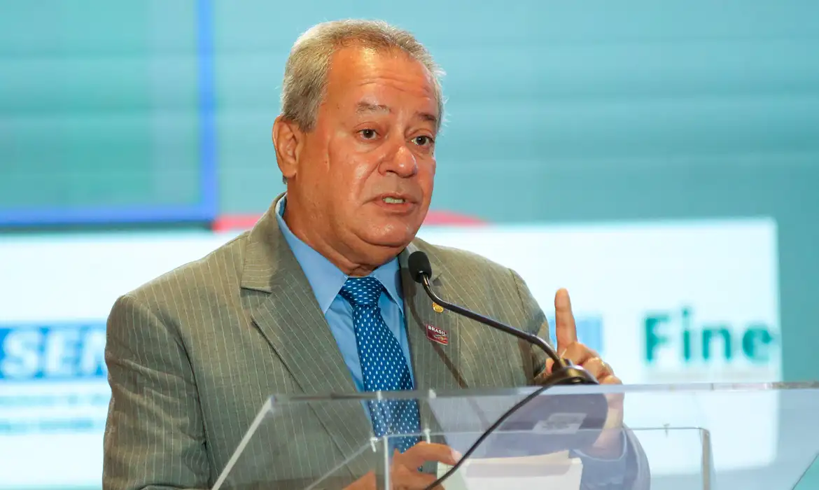 No momento, você está visualizando CNI vê risco para exportações com tarifa de 25% dos EUA