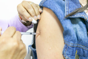 Leia mais sobre o artigo Cuiabá reforça orientações após suspensão preventiva de vacina contra dengue