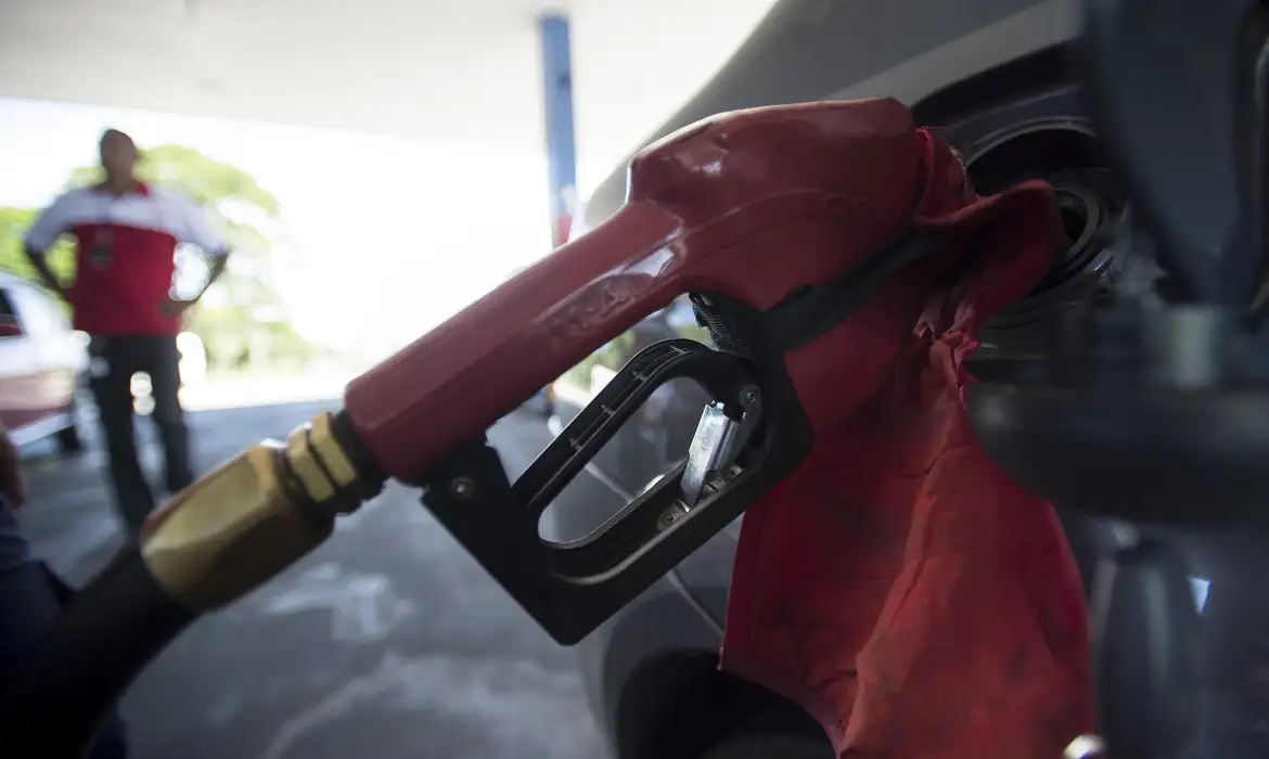 No momento, você está visualizando Governo inicia retirada gradual de subsídios aos combustíveis