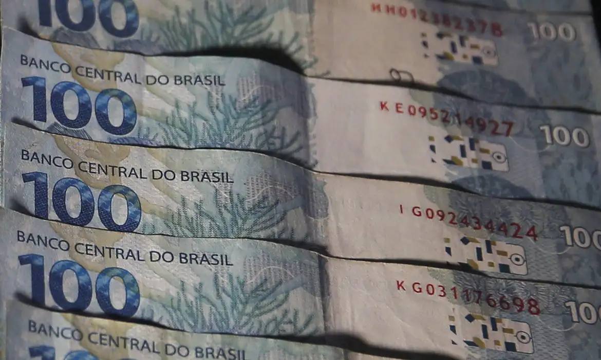 No momento, você está visualizando Governo registra déficit primário de R$ 53,3 bi em maio