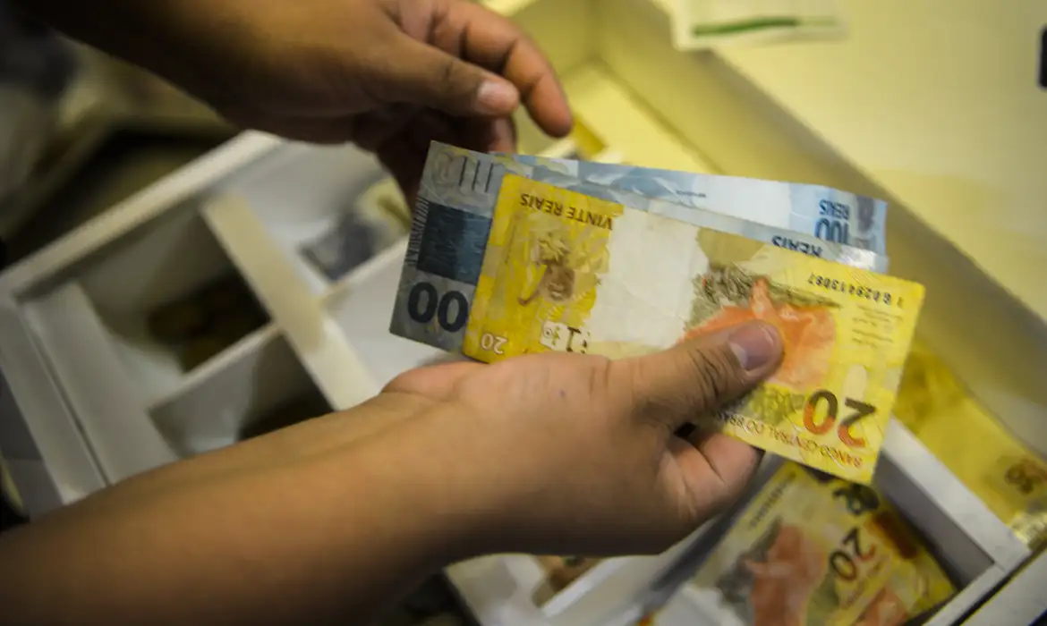 No momento, você está visualizando INPC, inflação usada para reajuste de salários, soma 4,42% em 12 meses