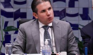 Leia mais sobre o artigo Motta convoca reunião de líderes para votar PL do fim da escala 6×1