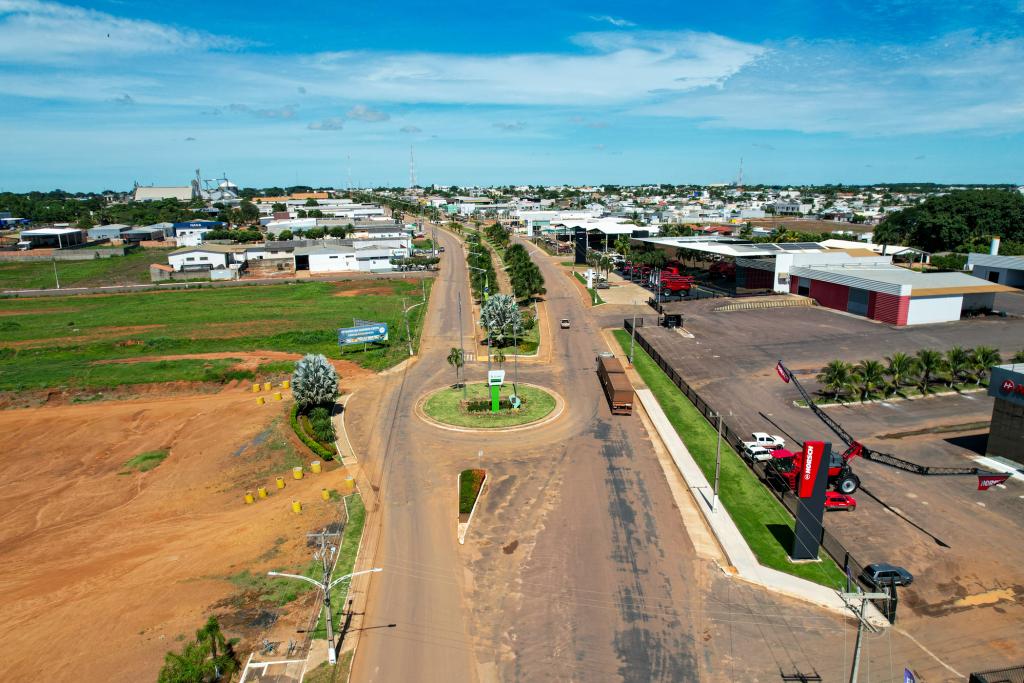 No momento, você está visualizando Governo de MT investe R$ 343,7 milhões e asfalta 180 km de estradas em Querência
