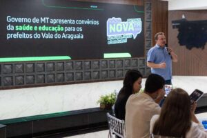 Leia mais sobre o artigo Prefeitos agradecem apoio de Max Russi durante assinatura de convênios no Palácio Paiaguás