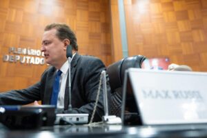 Leia mais sobre o artigo Projeto de lei de Max Russi que cria a “Creche da Terceira Idade” é aprovado na Assembleia