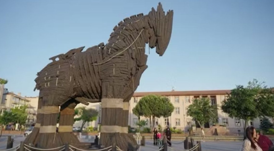 No momento, você está visualizando Com Cavalo de Troia gigante como símbolo, Turquia empresta mais de 220 artefatos da antiga cidade para Roma