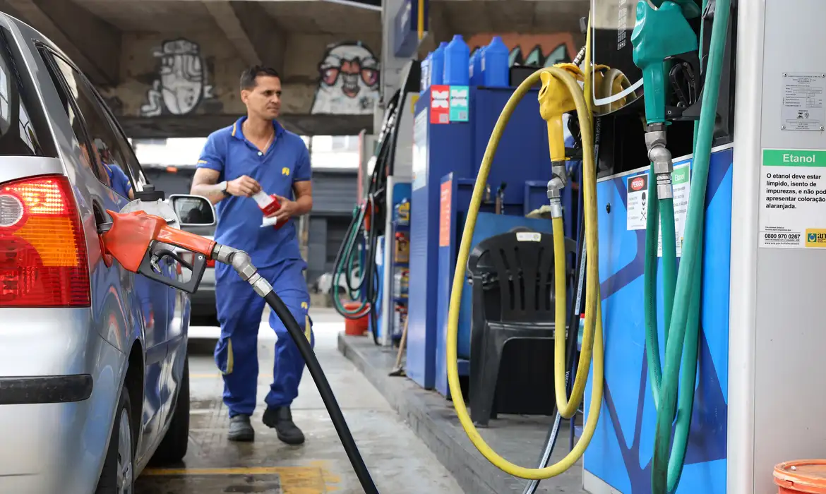 No momento, você está visualizando Vendas no comércio recuam 1,5% em abril, impactadas por combustíveis