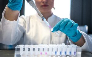 Leia mais sobre o artigo Cientistas criam célula artificial com funções de vida