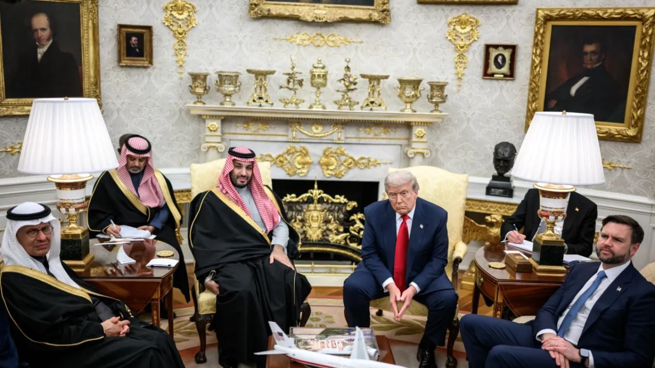No momento, você está visualizando EUA assinam acordo nuclear com Arábia Saudita