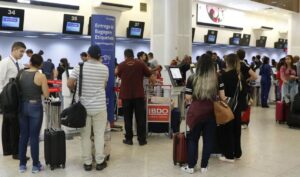 Leia mais sobre o artigo Setor de serviços cai 0,4% em maio por recuo na área de transportes