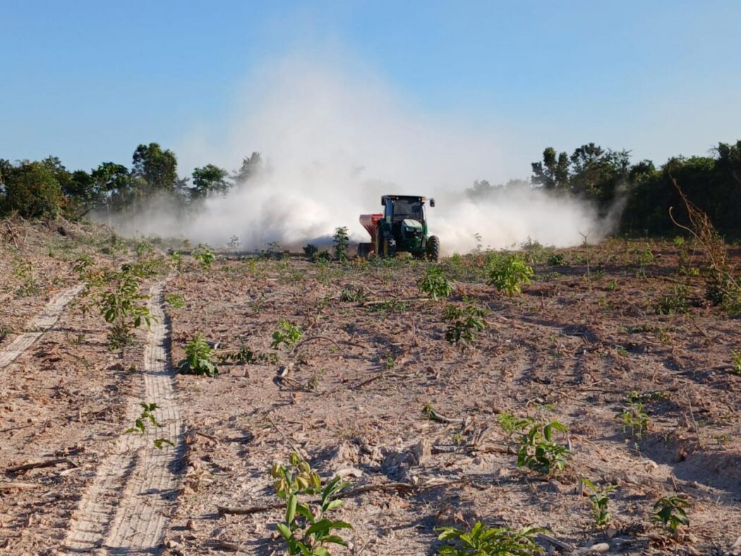 No momento, você está visualizando Sorriso começa a receber mais de 1,2 mil toneladas de calcário destinadas à agricultura familiar