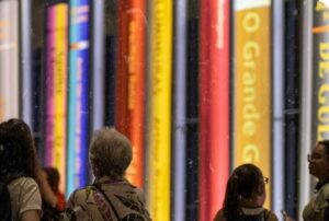 Leia mais sobre o artigo Bienal do Livro reúne grandes nomes da literatura em SP