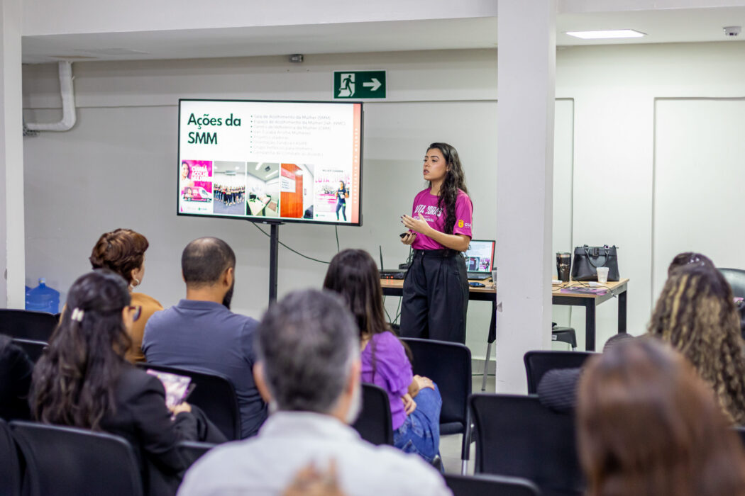 No momento, você está visualizando Ação do Agosto Lilás reforça importância da informação no combate à violência contra a mulher