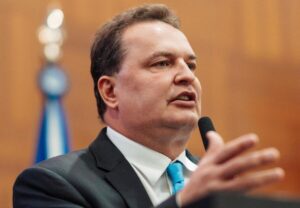 Leia mais sobre o artigo Agosto Lilás, romper o silêncio é um compromisso de todos, diz Max Russi