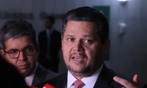 Leia mais sobre o artigo Alcolumbre envia PEC do fim da escala 6×1 para CCJ do Senado