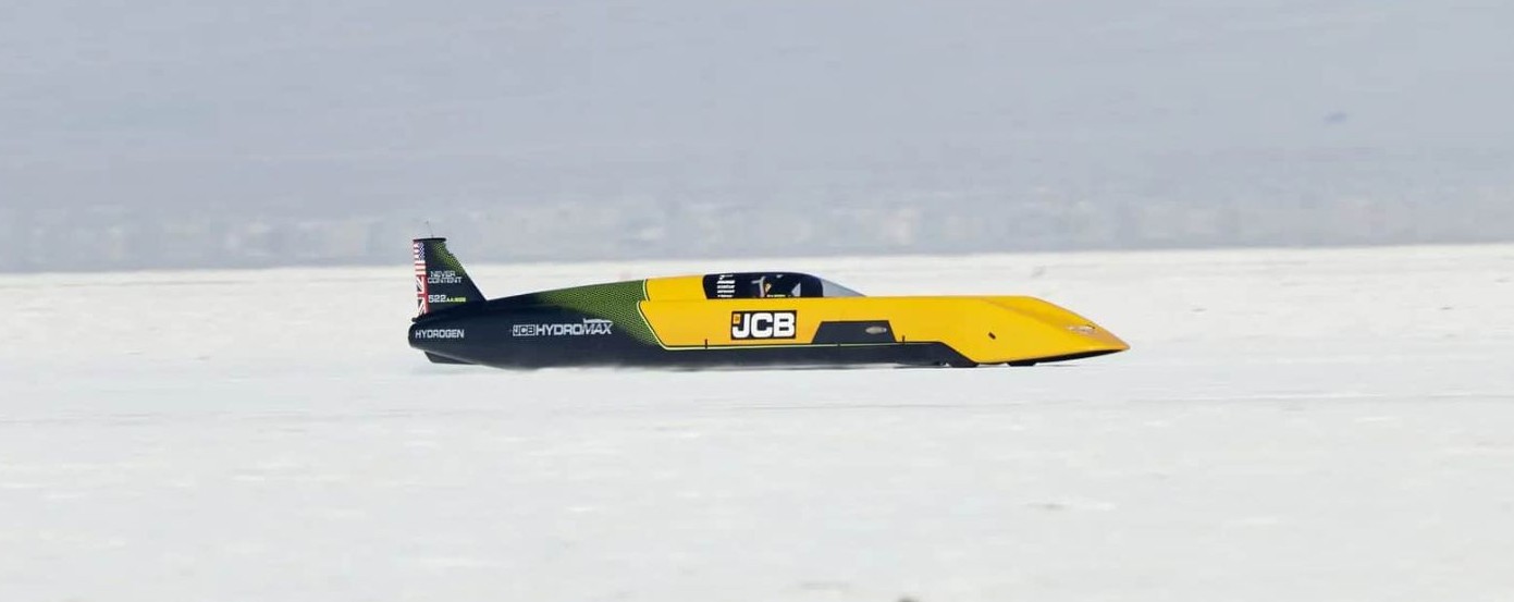 No momento, você está visualizando Carro a hidrogênio supera 650 km/h e bate recorde mundial