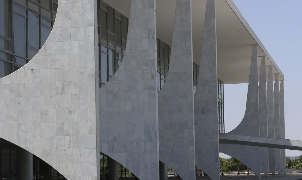 No momento, você está visualizando Governo abre processo de reciprocidade contra tarifas dos EUA