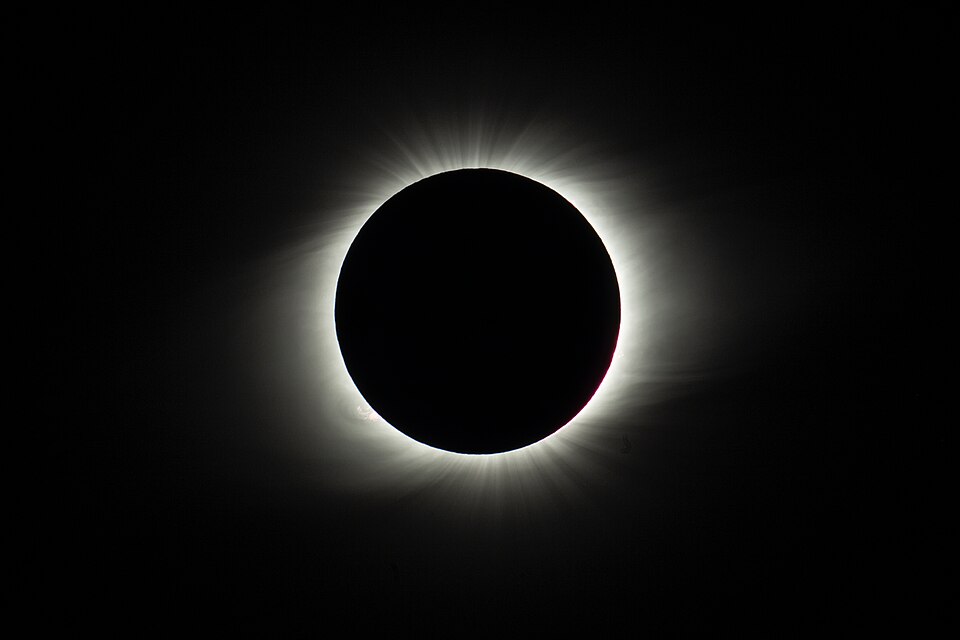 No momento, você está visualizando Raro eclipse na Europa pode desvendar mistérios do Sol