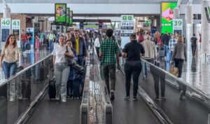 Leia mais sobre o artigo Setor de serviços fica estável em junho e sobe 2% no 1º semestre