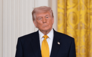 Leia mais sobre o artigo Trump anuncia tarifas de 50% sobre produtos do Canadá