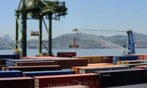 Leia mais sobre o artigo Balança comercial tem superávit de US$ 7,4 bilhões em agosto