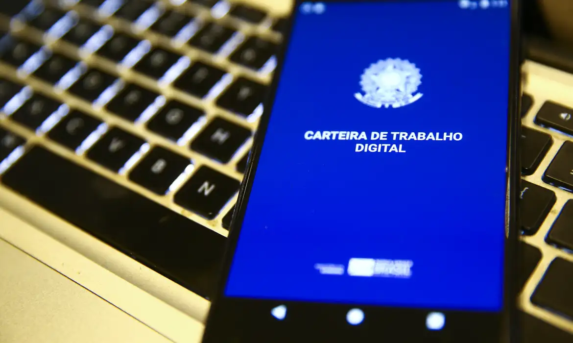No momento, você está visualizando Brasil cria 165,8 mil postos de trabalho em agosto, aponta Caged